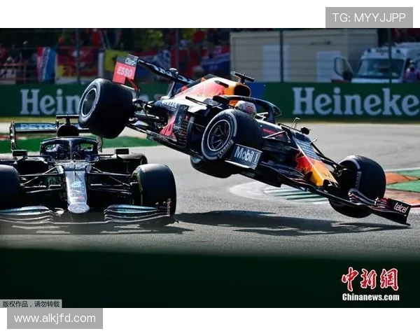 F1赛季高潮再起 汉密尔顿与维斯塔潘激烈角逐引爆全球车迷热情